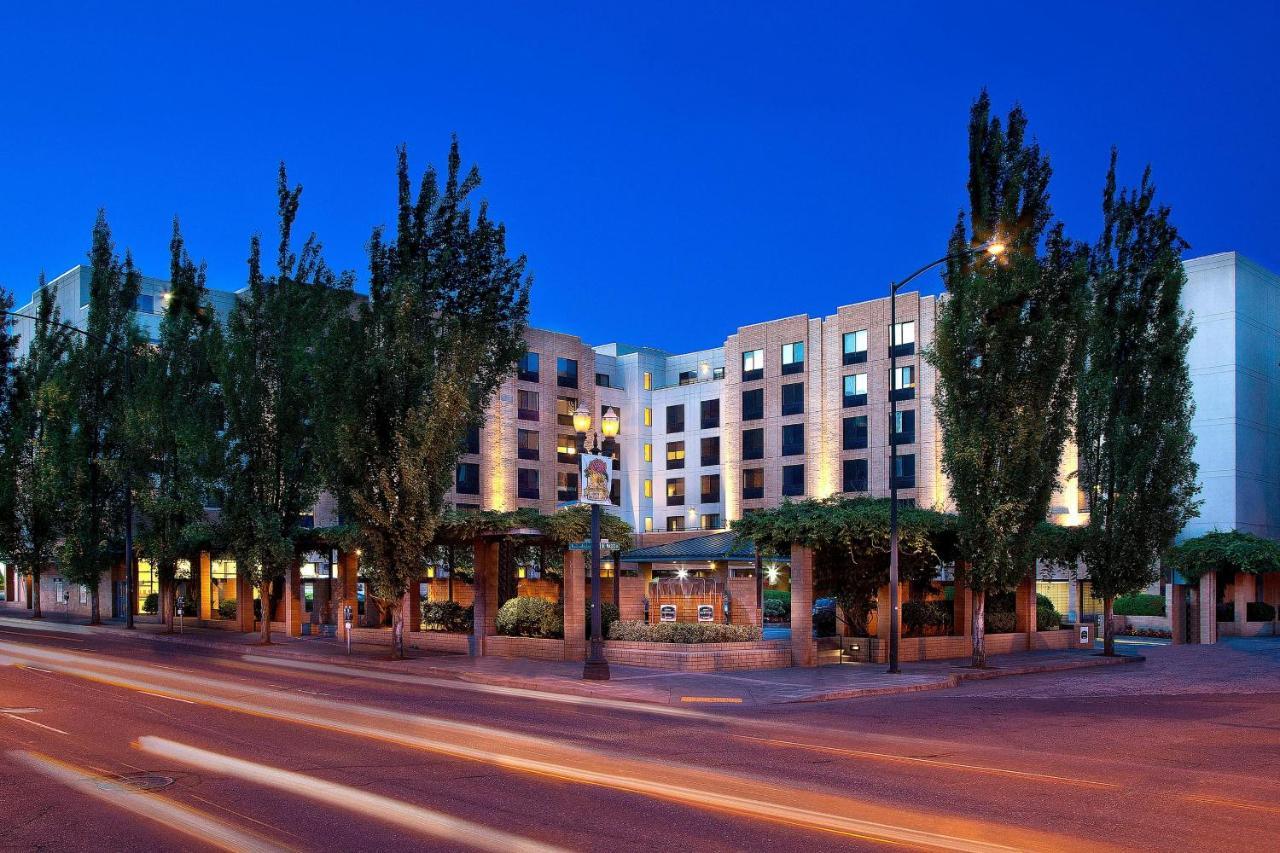 Courtyard Portland Downtown / Convention Center Hotel Exterior photo