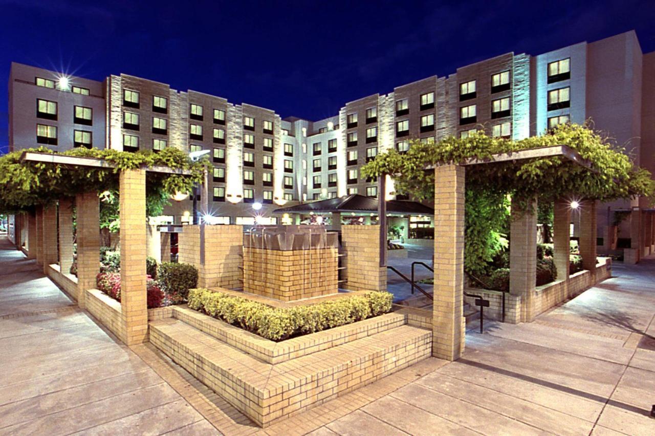 Courtyard Portland Downtown / Convention Center Hotel Exterior photo